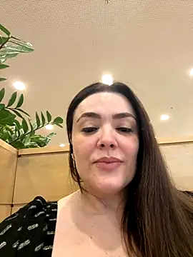 Sophie Eaton online show from October 15, 2025, 8:06 pm