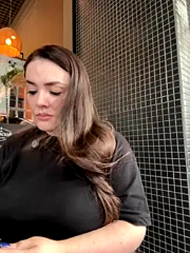 Sophie Eaton online show from November 15, 2025, 8:02 pm