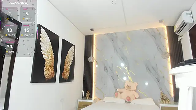 estephany doll online show from October 19, 2025, 2:09 pm