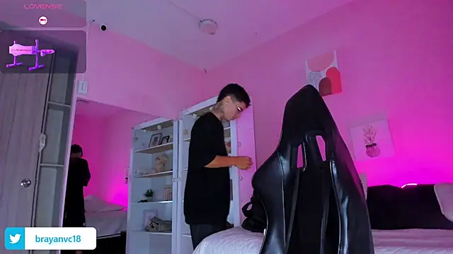 Ian Castillo  online show from September 29, 2025, 11:16 am