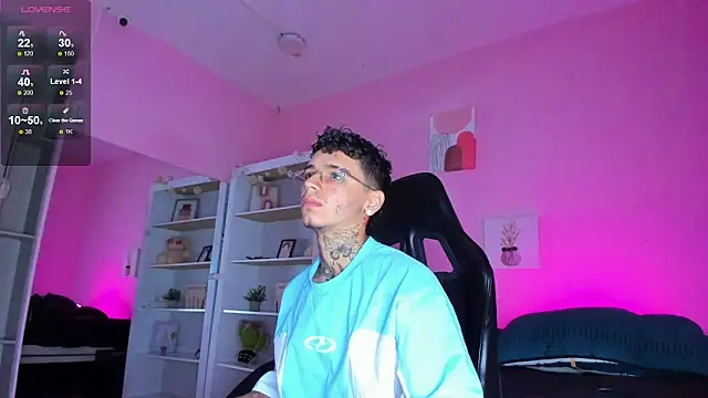 Ian Castillo  online show from November 11, 2025, 11:16 am