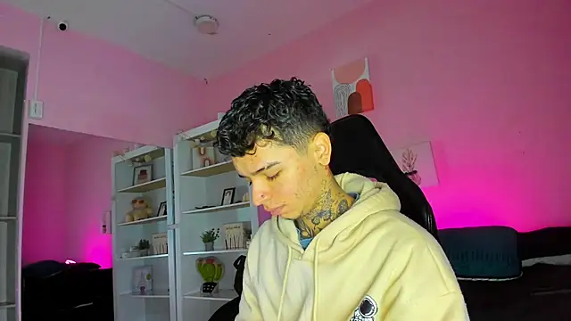 Ian Castillo  online show from October 24, 2025, 11:09 am