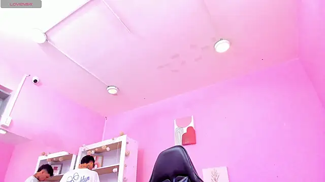 Ian Castillo  online show from November 6, 2025, 11:14 am