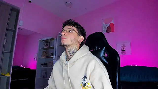 Ian Castillo  online show from December 3, 2025, 11:20 am