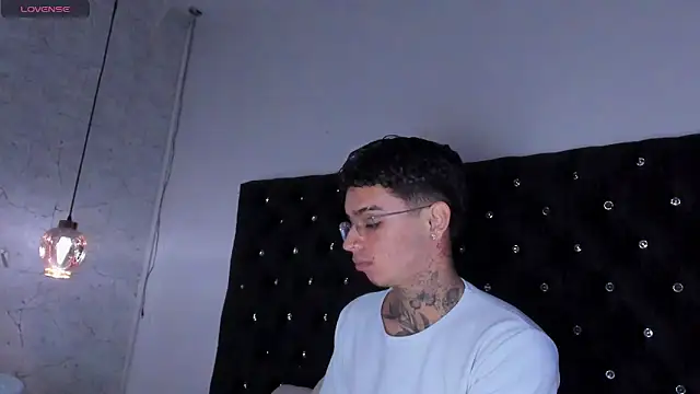 Ian Castillo  online show from October 1, 2025, 11:25 am