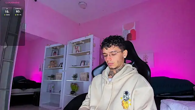 Ian Castillo  online show from November 21, 2025, 11:20 am