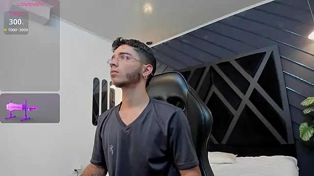 Ian Castillo  online show from March 20, 2025, 4:07 am