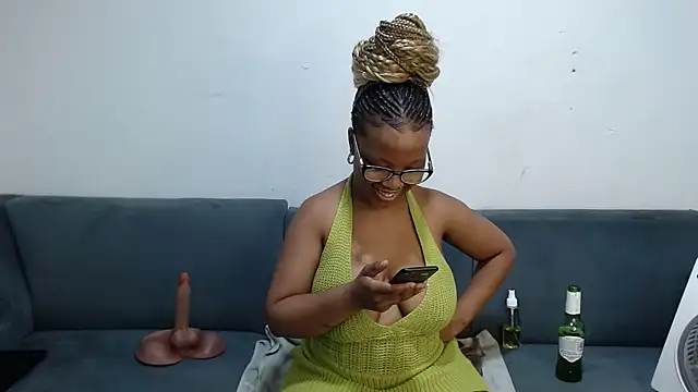 Snapshot of SZA_Doja chatting on February 11, 2026, 7:25 pm SZA Doja online show from February 11, 2026, 7:25 pm