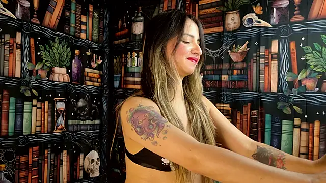 julietta   jackson online show from November 14, 2025, 7:28 pm