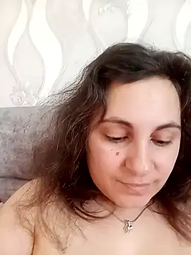 ShelaDiass online show from February 8, 2026, 4:54 am