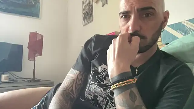 Snapshot of alessandromori91 chatting on May 5, 2026, 9:01 am alessandromori91 online show from May 5, 2026, 9:01 am