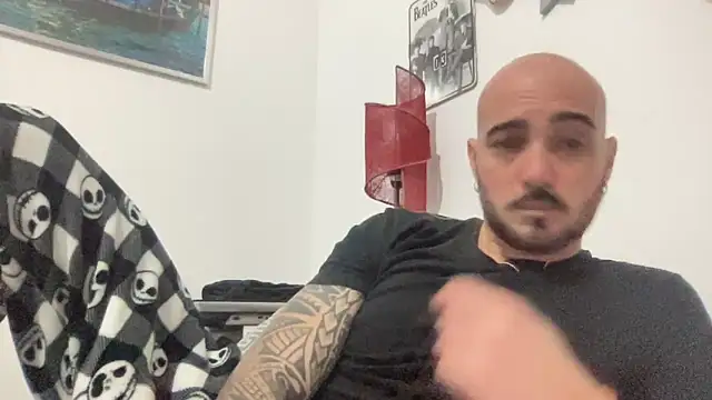 alessandromori91 online show from December 15, 2025, 10:04 pm