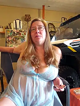 MsShelby40 online show from October 5, 2025, 9:16 pm