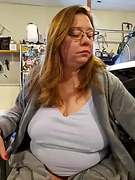 MsShelby40 online show from February 13, 2025, 5:33 pm