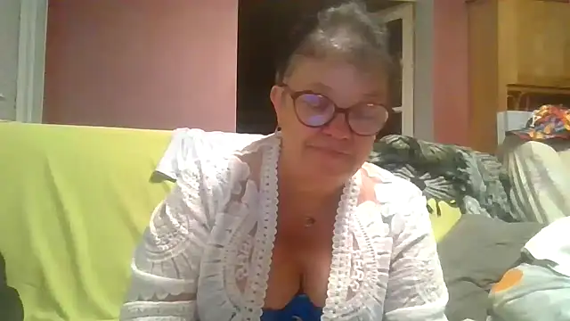 Vandeae44 online show from July 15, 2026, 8:27 pm