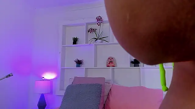 Jenifer Diaz online show from March 13, 2026, 3:17 pm