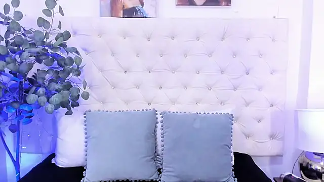 sophie pariss online show from July 27, 2026, 1:56 am
