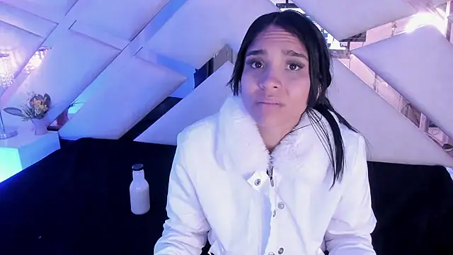 sophie pariss online show from December 5, 2025, 3:38 am