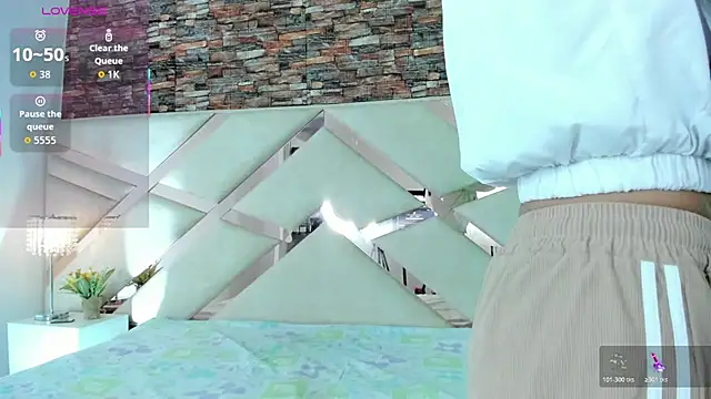 sophie pariss online show from February 13, 2026, 2:44 am