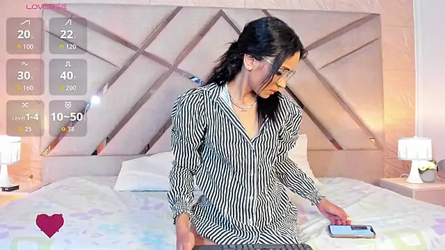 sophie pariss online show from June 6, 2026, 2:17 am
