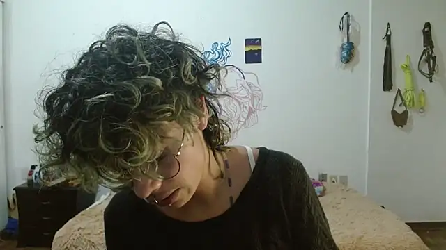 Snapshot of fenixmfx19 chatting on February 28, 2025, 12:10 am fenixmfx19 online show from February 28, 2025, 12:10 am