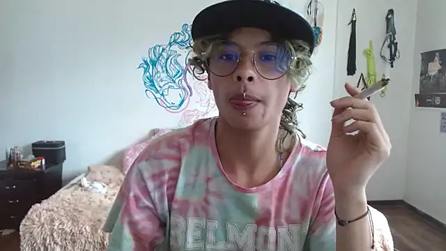 Snapshot of fenixmfx19 chatting on February 21, 2025, 6:04 pm fenixmfx19 online show from February 21, 2025, 6:04 pm