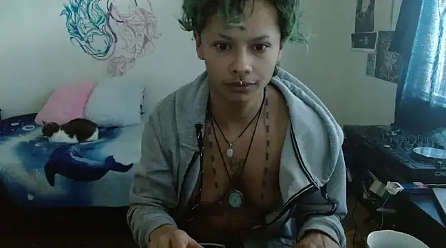 Snapshot of fenixmfx19 chatting on December 19, 2024, 1:07 pm fenixmfx19 online show from December 19, 2024, 1:07 pm