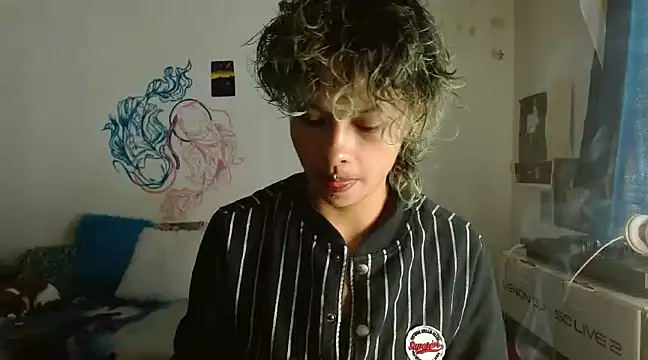 Snapshot of fenixmfx19 chatting on December 26, 2024, 3:10 pm fenixmfx19 online show from December 26, 2024, 3:10 pm