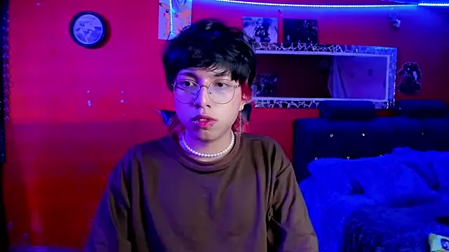 AnggelONfiree online show from March 6, 2025, 3:46 am