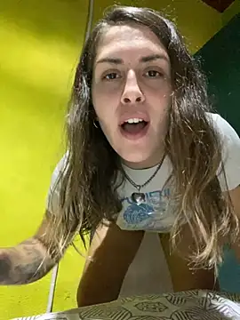 isadelasestrellas online show from March 13, 2025, 5:50 pm