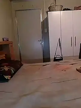 Snapshot of Hornyparratjie chatting on March 2, 2025, 8:25 pm Hornyparratjie online show from March 2, 2025, 8:25 pm