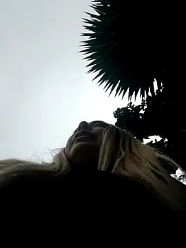 madelaine- online show from September 17, 2025, 9:39 pm