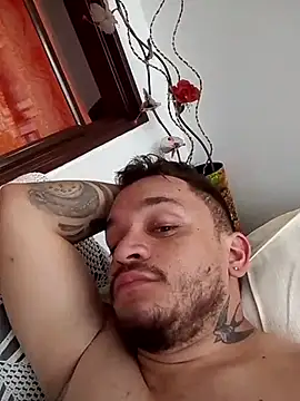 Snapshot of tony_landri chatting on February 28, 2026, 8:41 pm tony landri online show from February 28, 2026, 8:41 pm