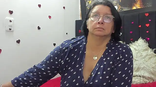 Evaaross 2345 online show from April 24, 2026, 3:25 pm