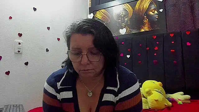 Evaaross 2345 online show from June 9, 2026, 2:18 pm