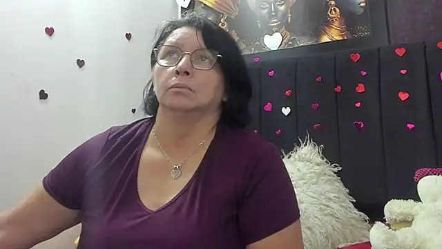 Evaaross 2345 online show from May 7, 2026, 8:23 pm