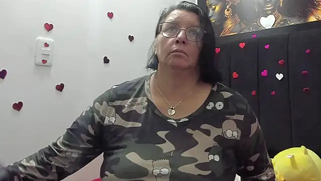Evaaross 2345 online show from May 3, 2026, 3:22 am