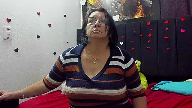 Evaaross 2345 online show from June 19, 2026, 8:14 pm