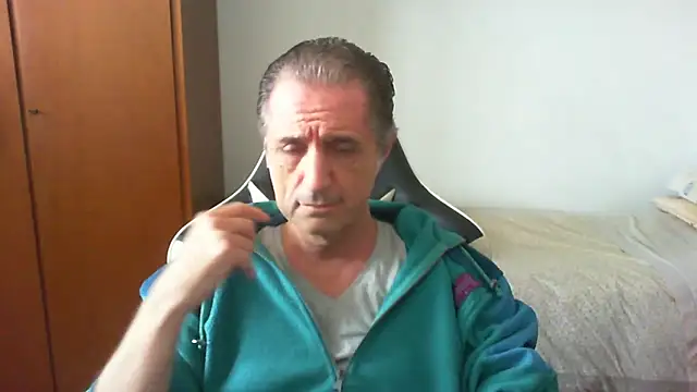 lliuk70mi online show from April 29, 2026, 1:04 pm