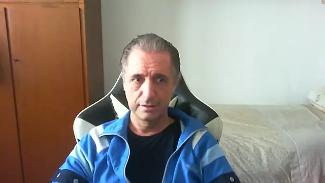 lliuk70mi online show from May 3, 2026, 1:04 pm