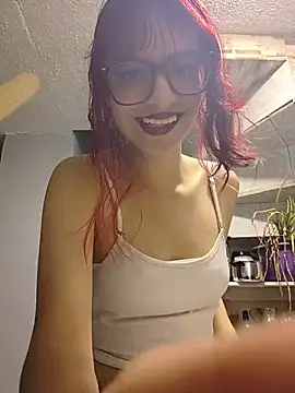 Snapshot of RedMeloddy chatting on August 3, 2026, 12:08 am RedMeloddy online show from August 3, 2026, 12:08 am
