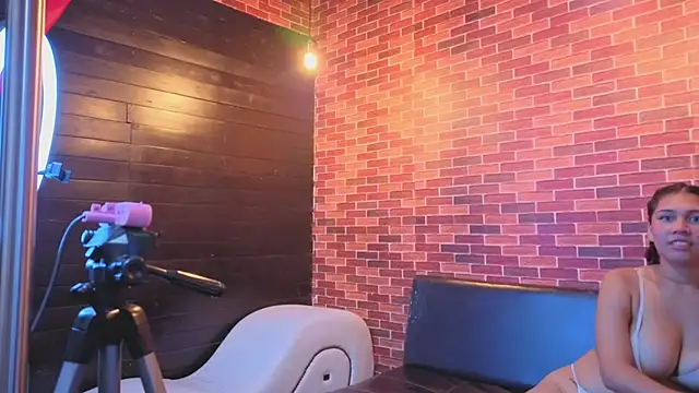 Annyeli online show from December 17, 2025, 3:50 pm