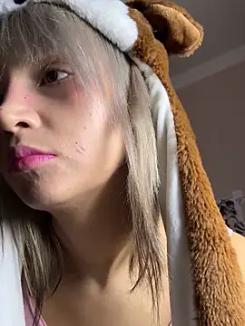 bigbabykiki online show from November 22, 2025, 3:22 pm