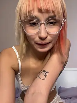 bigbabykiki online show from March 16, 2025, 1:06 pm