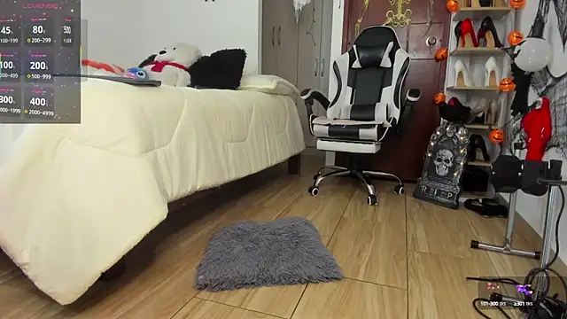 SophieBaker   online show from October 17, 2025, 2:04 am