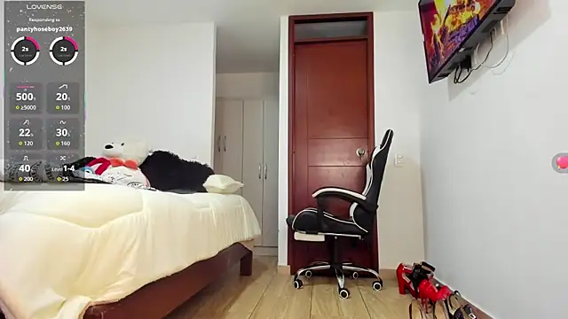 SophieBaker   online show from September 16, 2025, 1:39 am