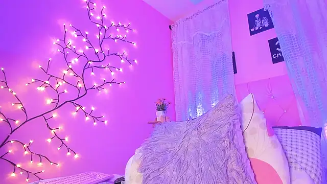 Dulce Girl  online show from March 6, 2025, 6:41 am