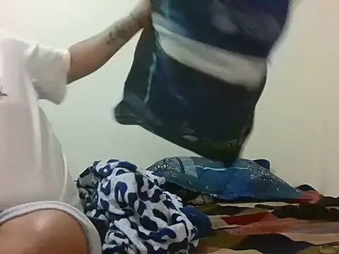 GABRIELGARCIA1313 online show from May 27, 2026, 11:12 pm