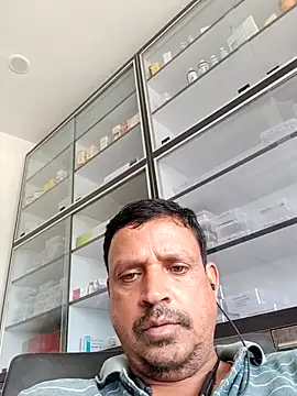 Snapshot of Raj1043 chatting on August 3, 2026, 6:43 am Raj1043 online show from August 3, 2026, 6:43 am