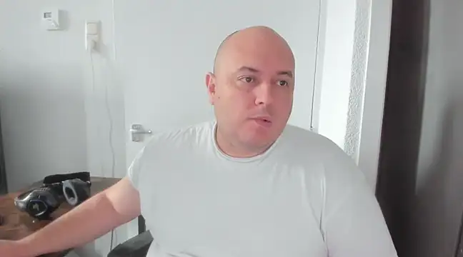 BigromeoXX online show from February 15, 2025, 12:01 pm